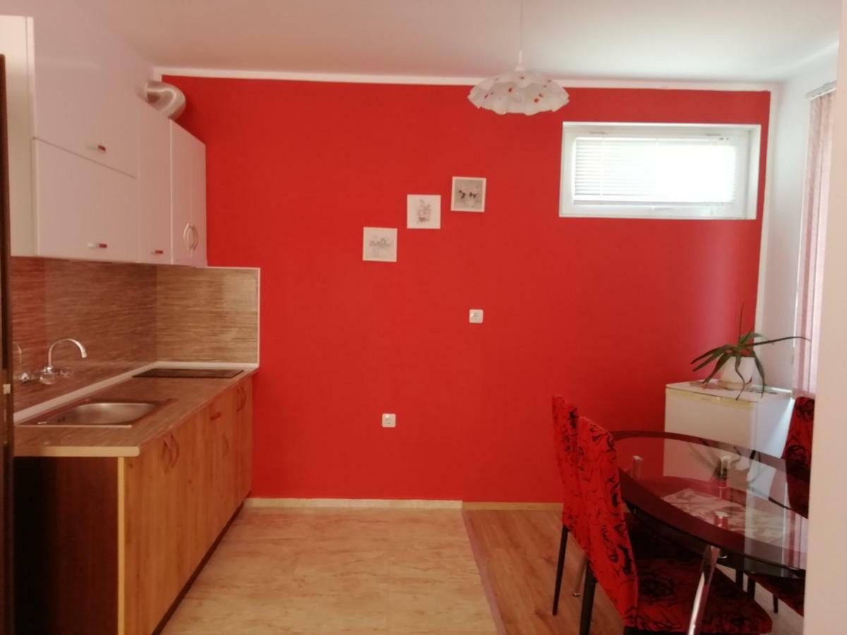 פרימורסקו Guest House Nedelchevi מראה חיצוני תמונה